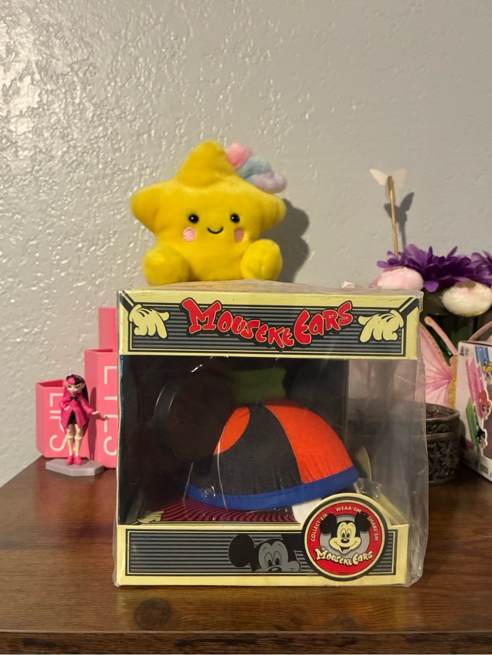NEW Disney Parks Authentic
GOOFY MousekeEars
Collectible Mini Ear Hat
Keychain